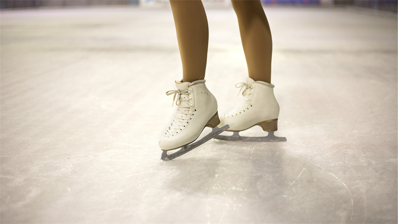 Figure skates on ice